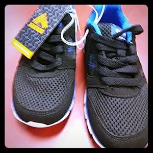 Children's Tennis Shoes Brand New Excellent Cond.